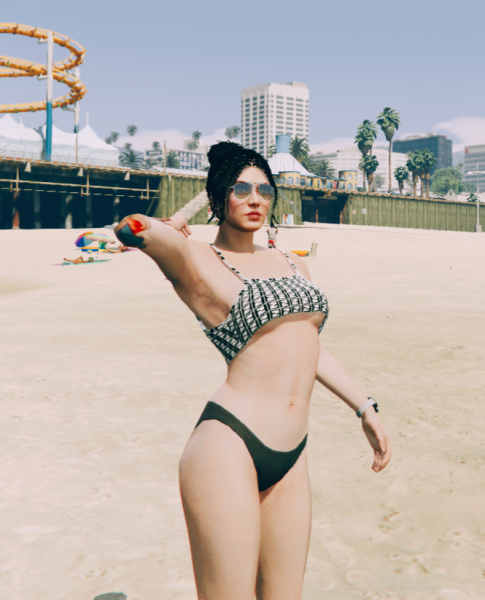 Paige_at_the_beach6..png